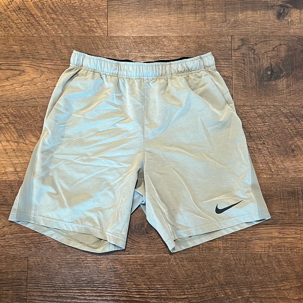 Nike Men’s DriFit Shorts Size M